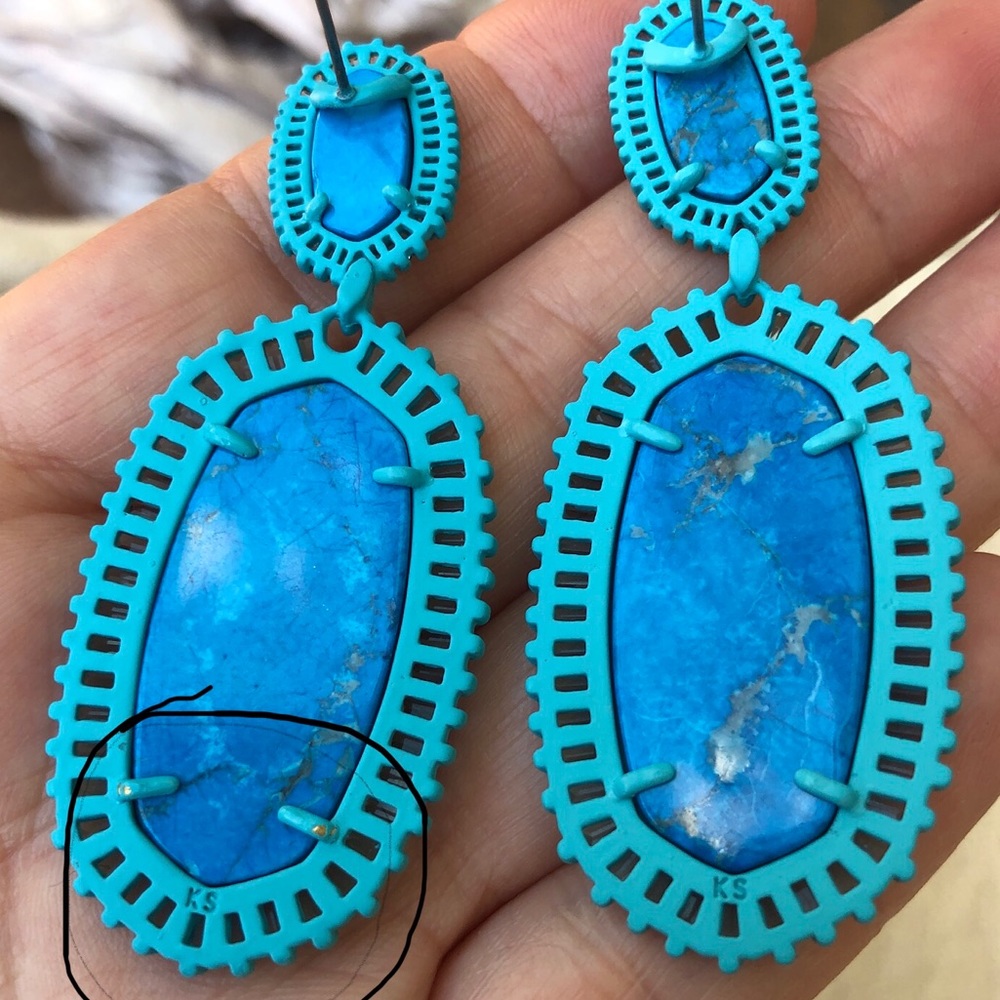 KENDRA SCOTT Kaki statement earrings in matte - Picture 7 of 7